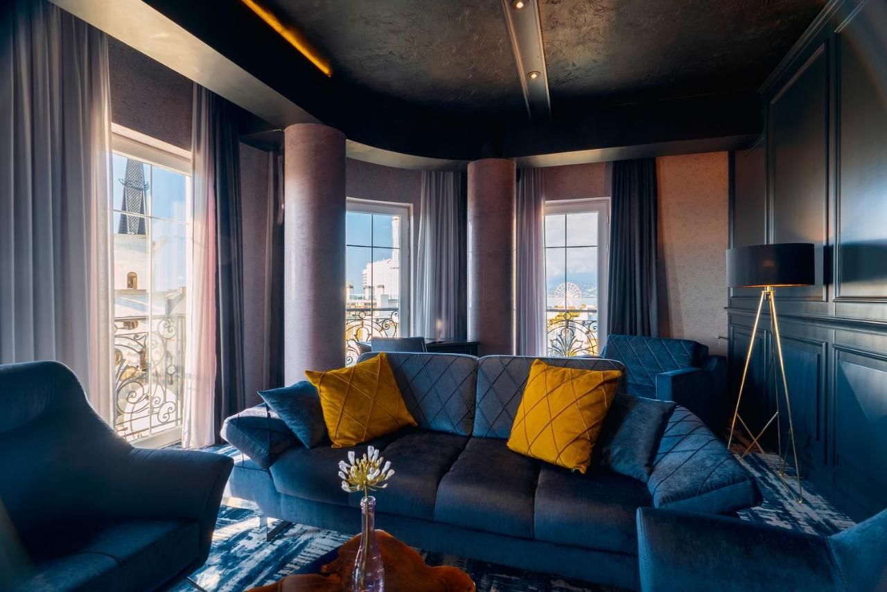 Tapis Rouge Design Boutique Hotel Batumi Kültér fotó The Library at The Ivy Collection
