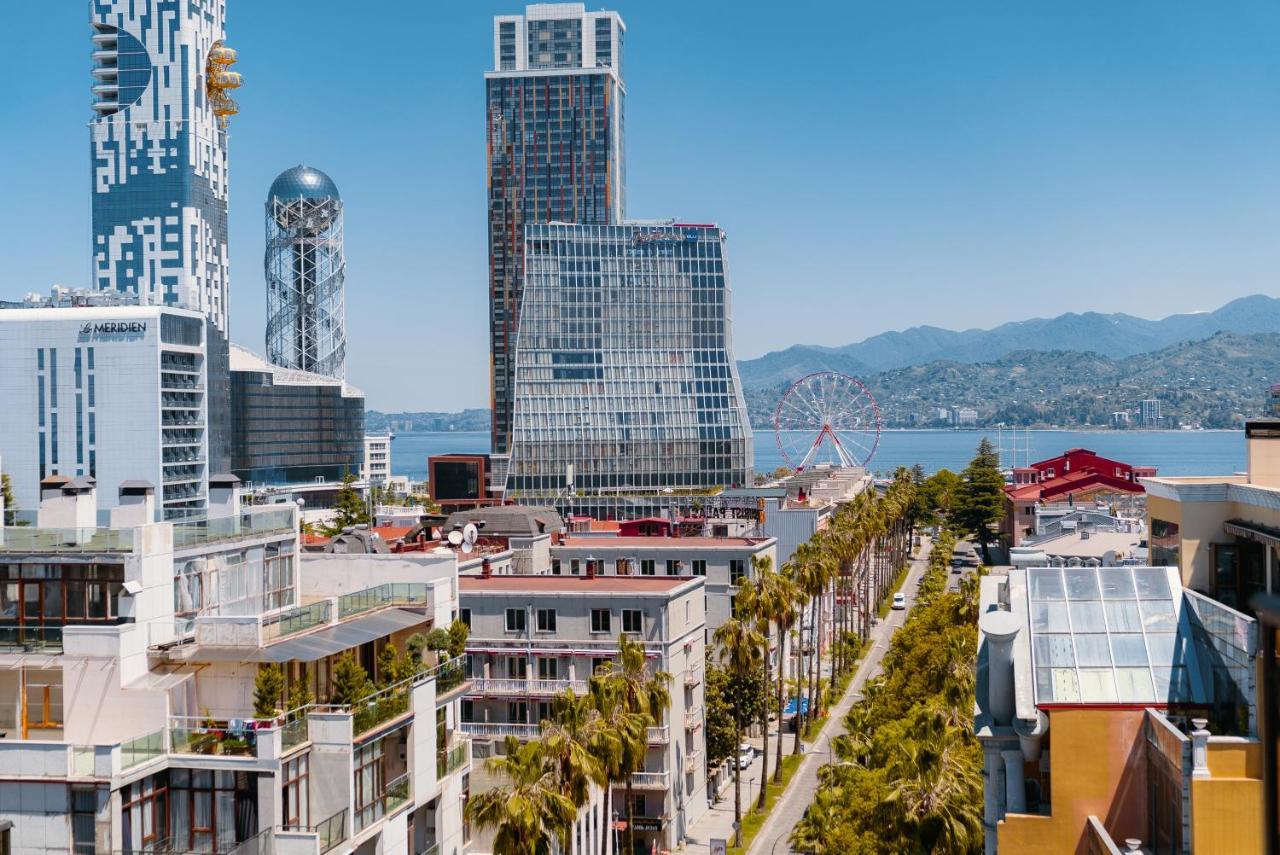 Tapis Rouge Design Boutique Hotel Batumi Kültér fotó The building in 2016