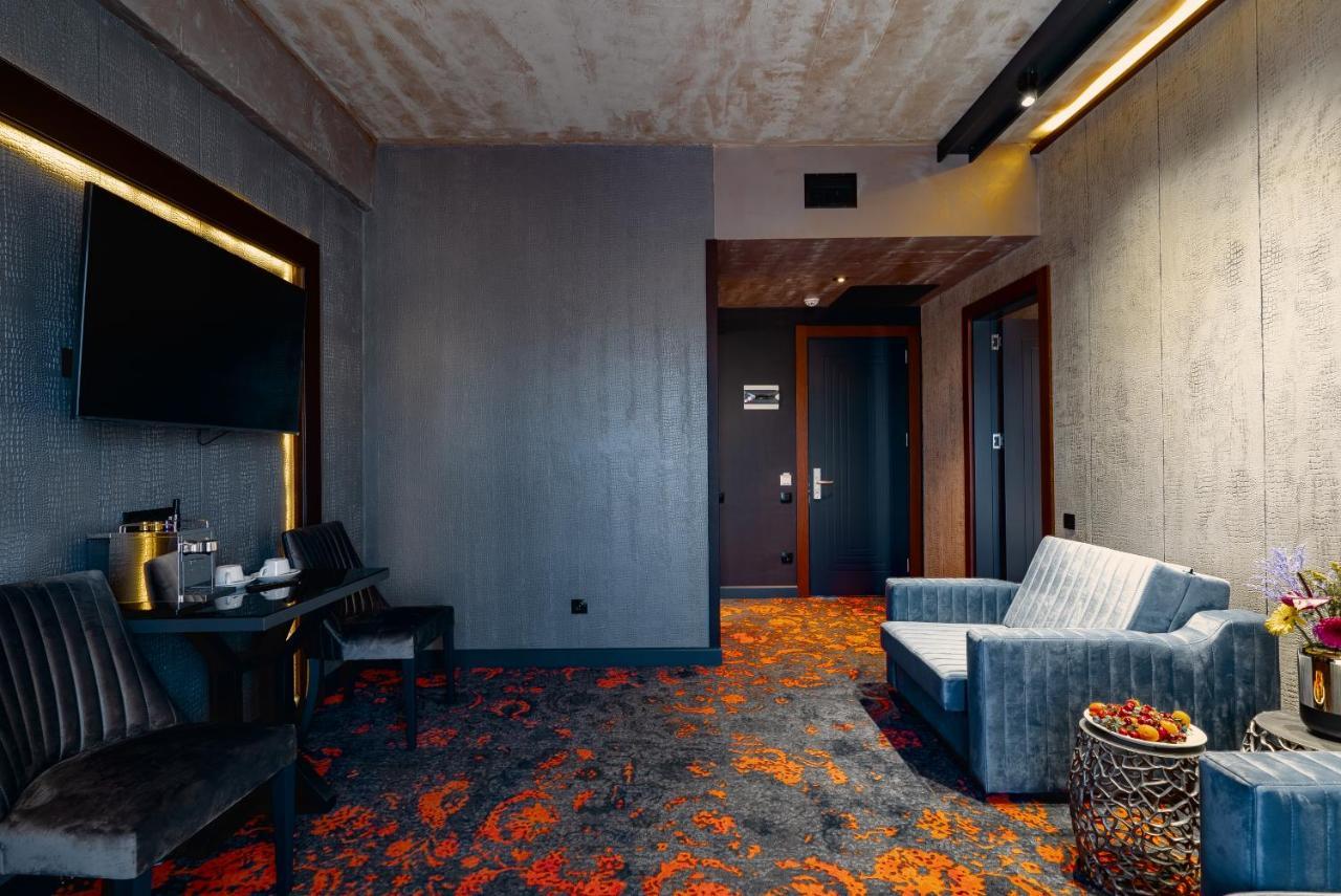 Tapis Rouge Design Boutique Hotel Batumi Kültér fotó A room at the hotel
