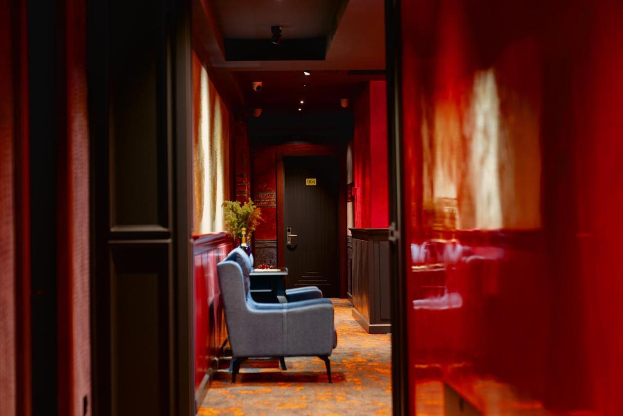 Tapis Rouge Design Boutique Hotel Batumi Kültér fotó The interior of the hotel