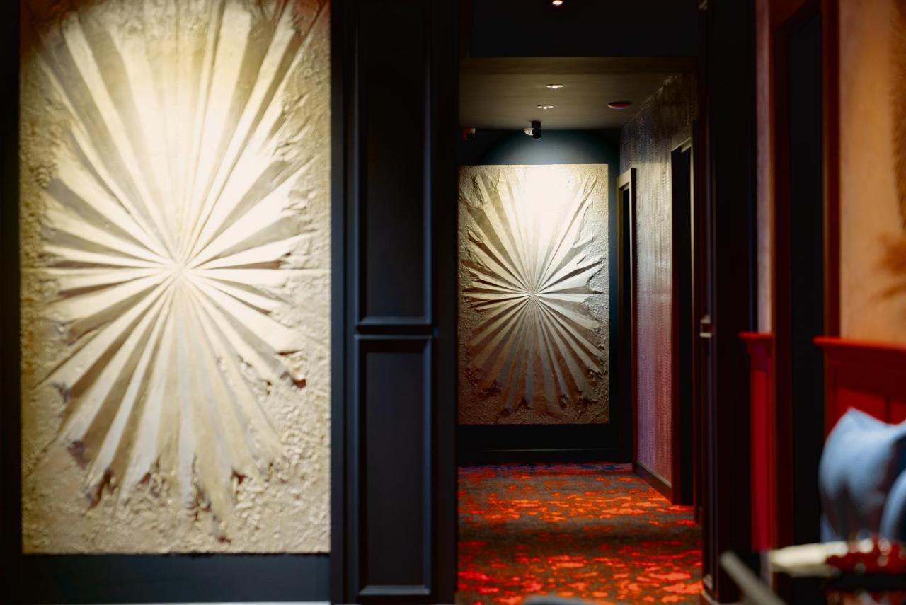 Tapis Rouge Design Boutique Hotel Batumi Kültér fotó Artwork by Michael O'Reilly