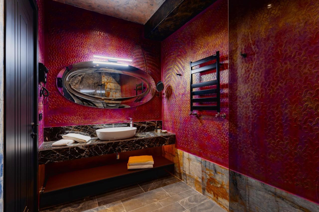 Tapis Rouge Design Boutique Hotel Batumi Kültér fotó Bathroom