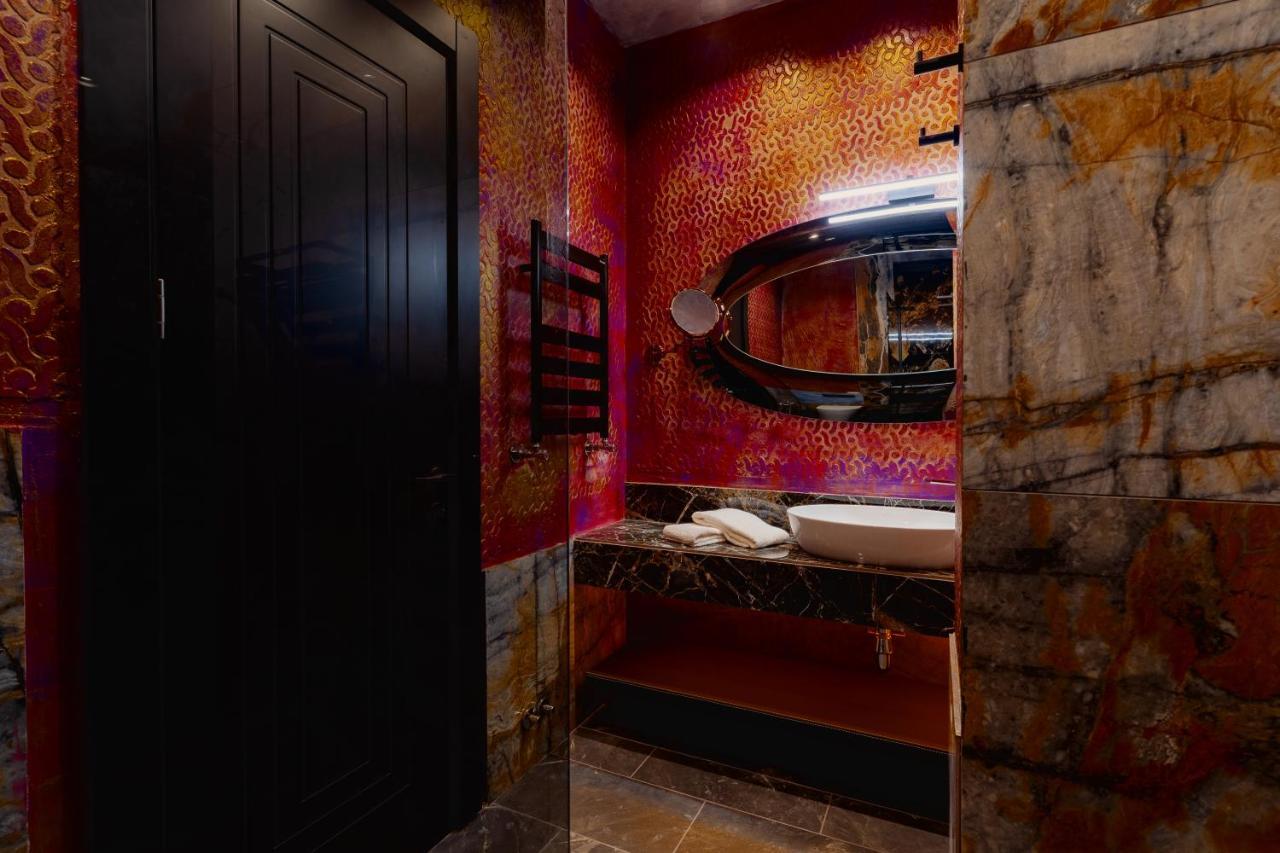 Tapis Rouge Design Boutique Hotel Batumi Kültér fotó Bathroom
