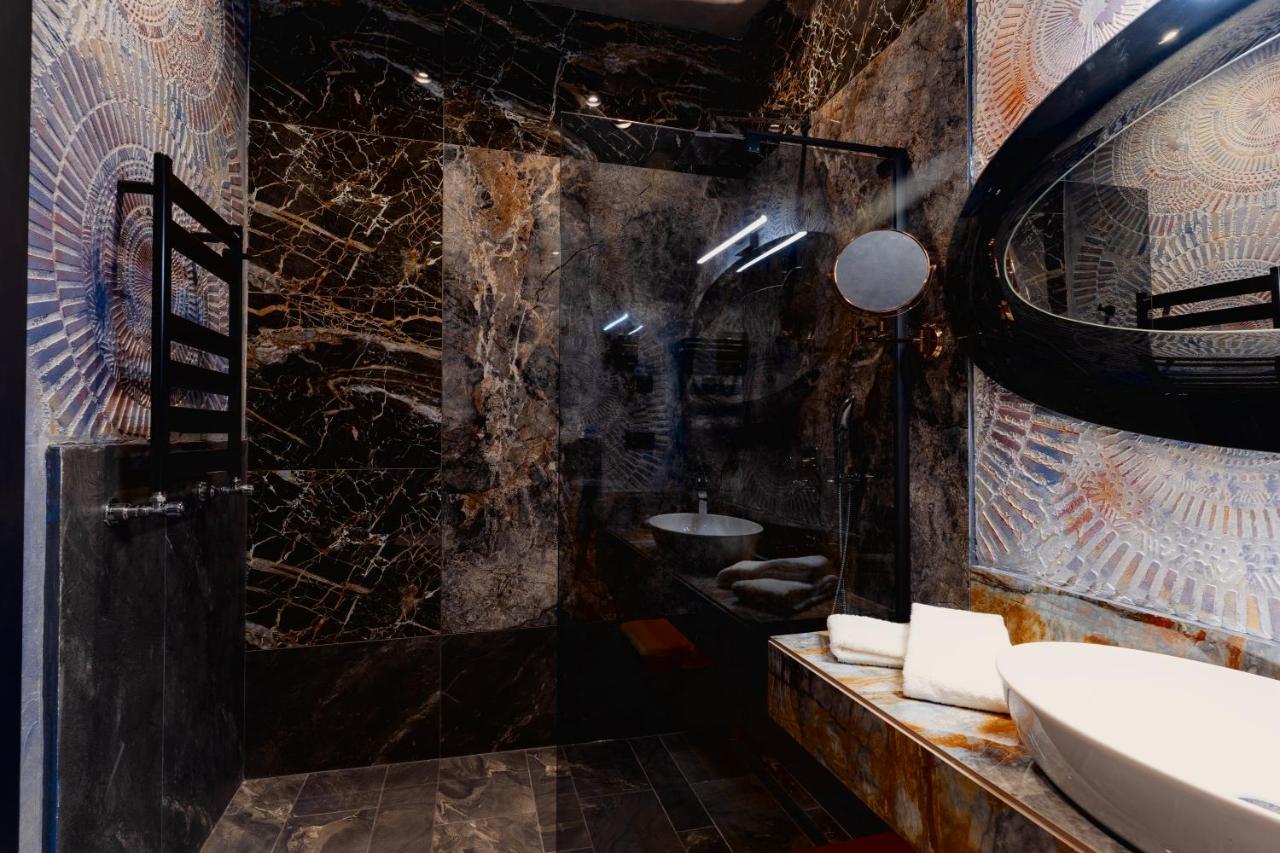 Tapis Rouge Design Boutique Hotel Batumi Kültér fotó Bathroom