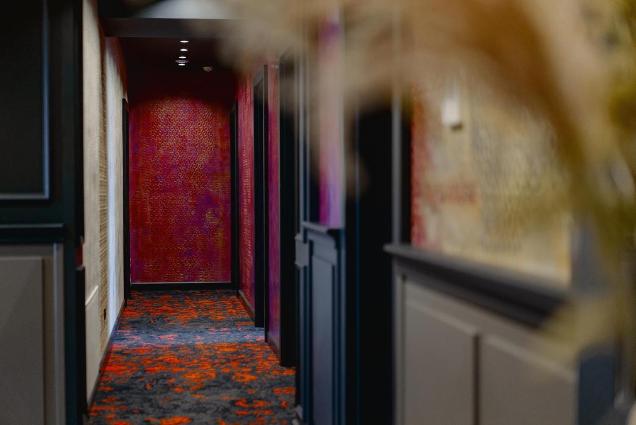 Tapis Rouge Design Boutique Hotel Batumi Kültér fotó A corridor