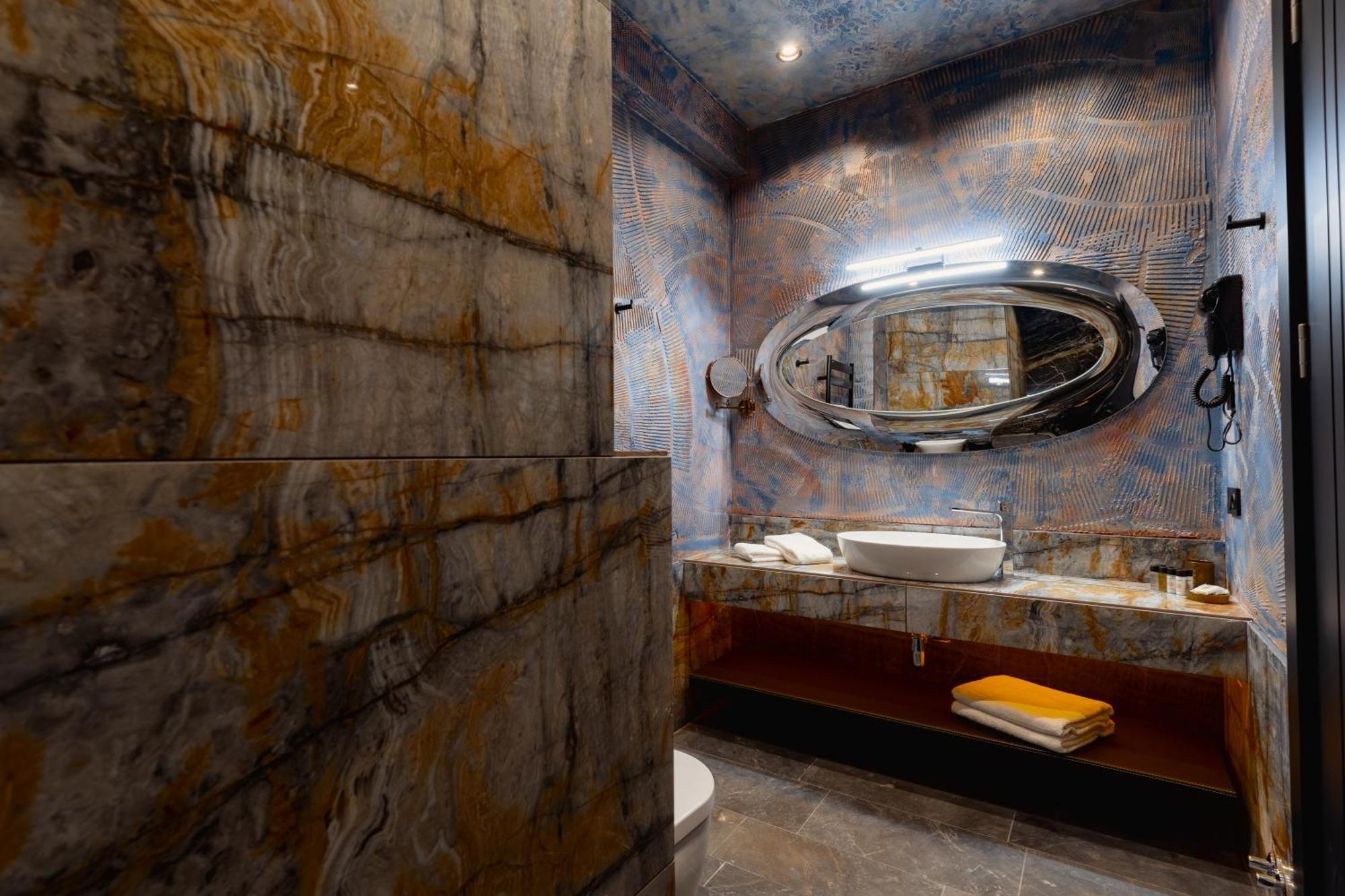 Tapis Rouge Design Boutique Hotel Batumi Kültér fotó Bathroom