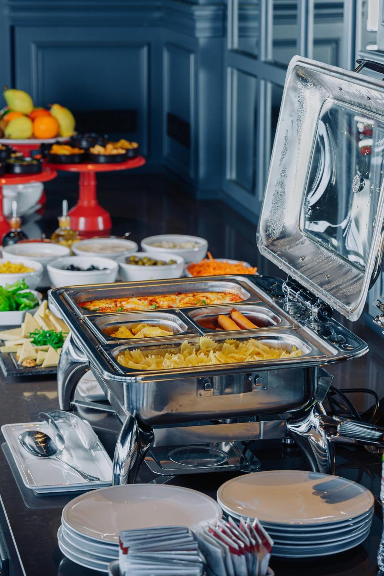 Tapis Rouge Design Boutique Hotel Batumi Kültér fotó A chafing dish